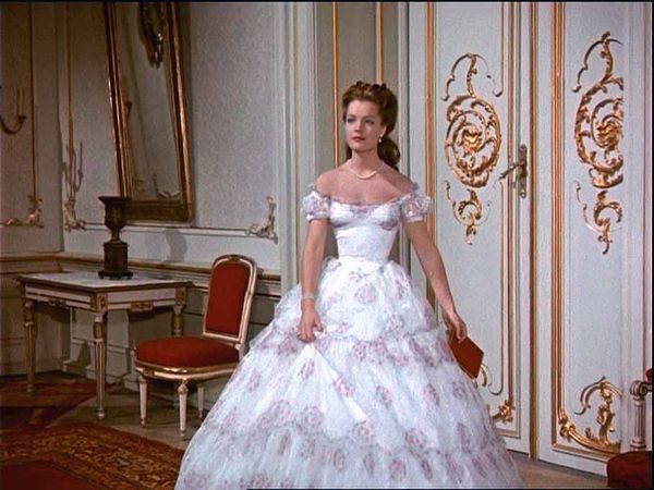 De Romy Schneider. a Sarah Biasini Les robes de Sissi imperatrice