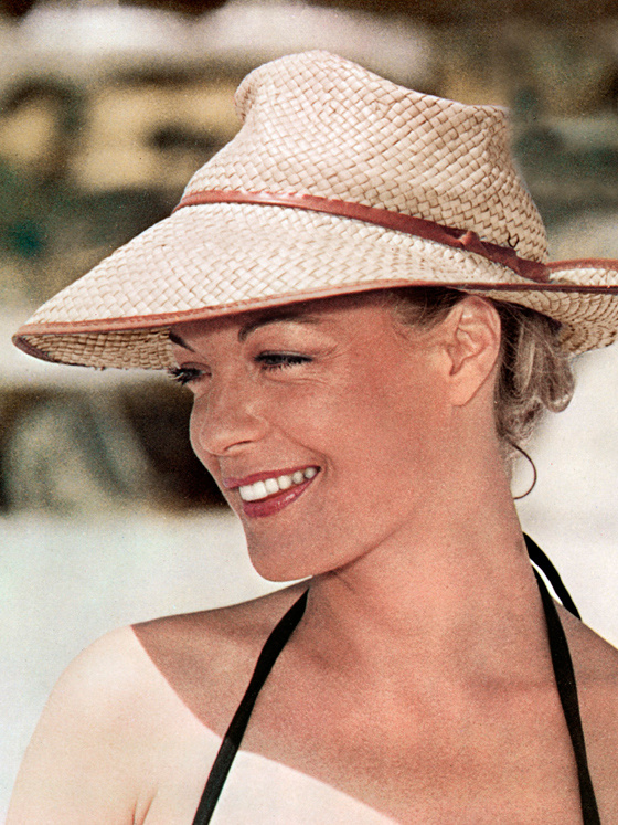 Romy_schneider_claude_sautet_5556.jpeg_north_560x747_white